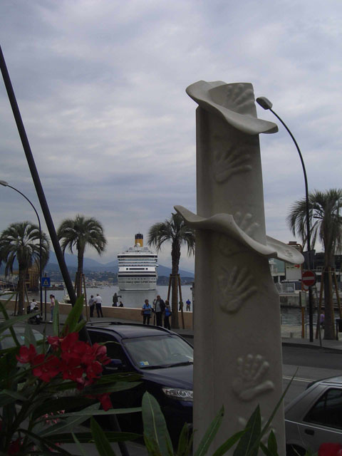 monumento e porto di Savona