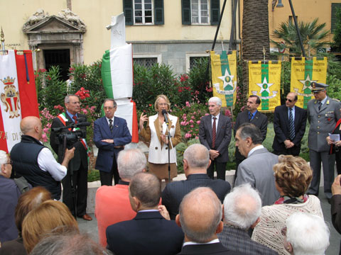 inaugurazione monimento e discorso del Prefetto